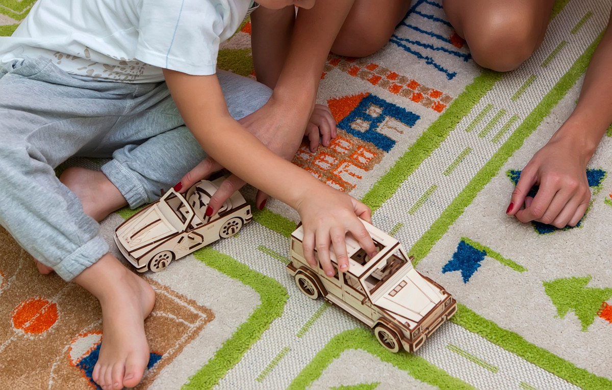 dětský koberec s dráhou pro auta na hraní