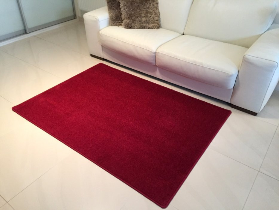 Kusový vínově červený koberec Eton č.1