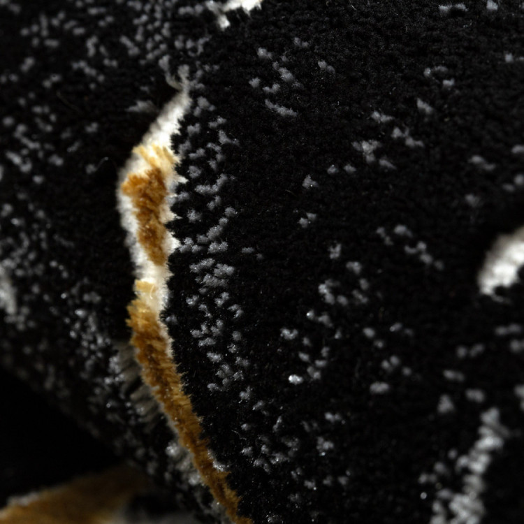 Kusový koberec Allure 1963 black/gold kruh č.9