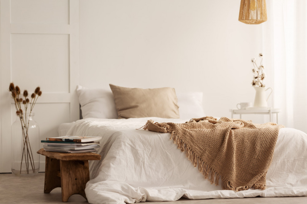 Jak vybrat bavlněný přehoz na postel, který dodá vaší ložnici šmrnc?